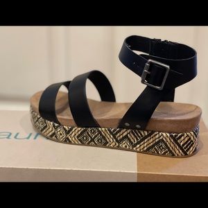 NIB Maurices Fergie Platform Aztec Gladiator Sandals